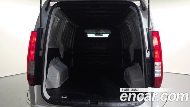 Hyundai Staria 2025 — photo 21