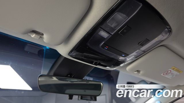 Hyundai Staria 2025 — photo 25