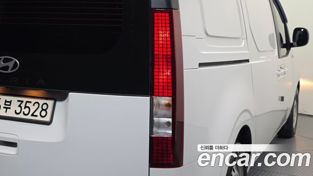 Hyundai Staria 2025 — photo 9