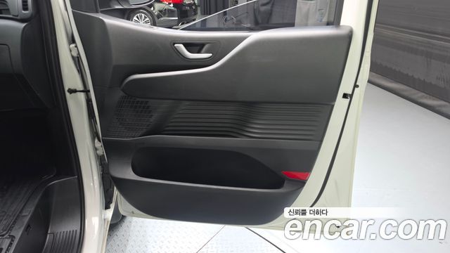 Hyundai Staria 2025 — photo 14