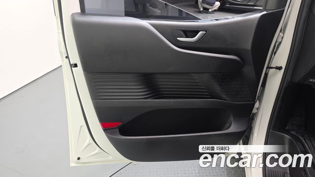 Hyundai Staria 2025 — photo 15
