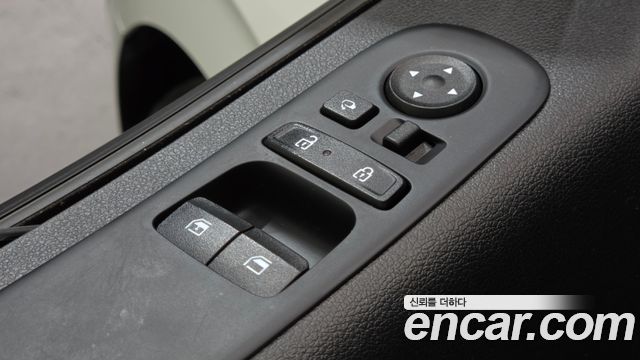 Hyundai Staria 2025 — photo 28