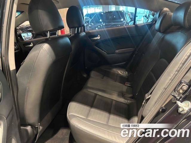 Kia K3 2017 — photo 10