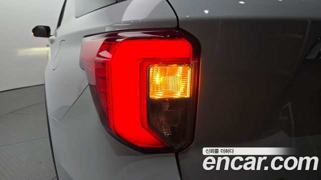 Ford Explorer 2020 — photo 9