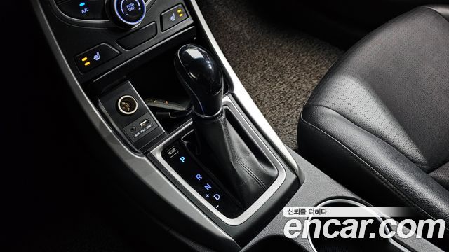 Hyundai AVANTE 2015 — photo 12