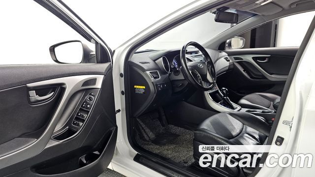 Hyundai AVANTE 2015 — photo 13