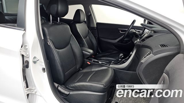 Hyundai AVANTE 2015 — photo 17