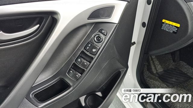 Hyundai AVANTE 2015 — photo 19
