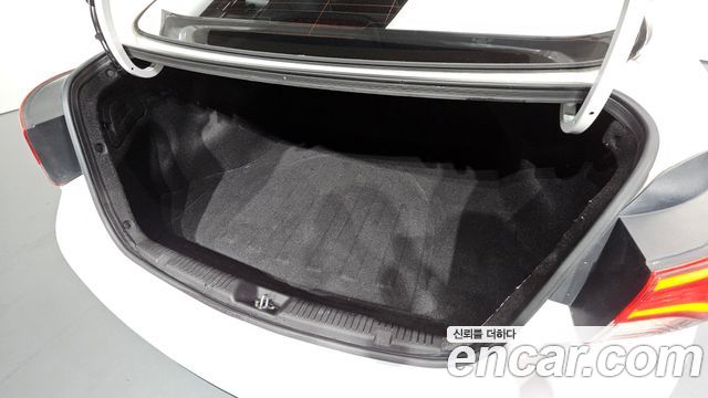 Hyundai AVANTE 2015 — photo 26