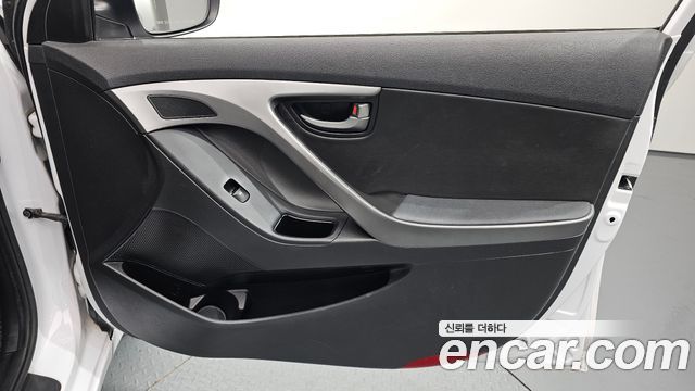 Hyundai AVANTE 2015 — photo 14