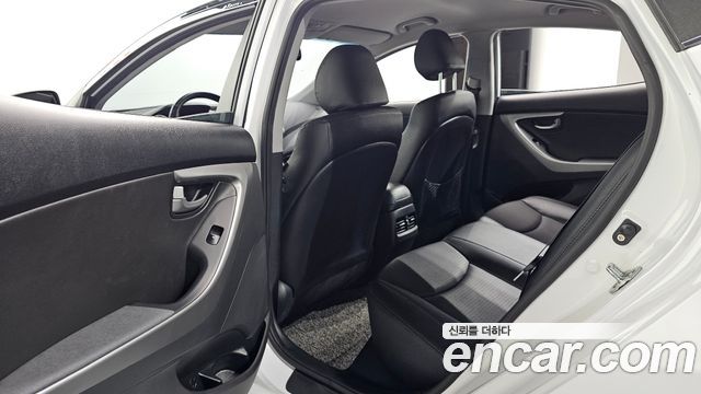 Hyundai AVANTE 2015 — photo 16
