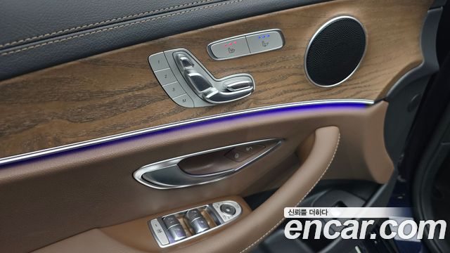 Mercedes-Benz E-Class 2021 — photo 15