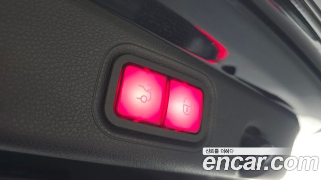 Mercedes-Benz E-Class 2021 — photo 20