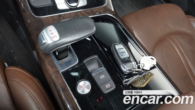 Audi A8 2015 — photo 9