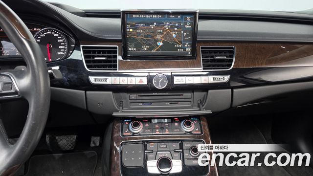 Audi A8 2015 — photo 14