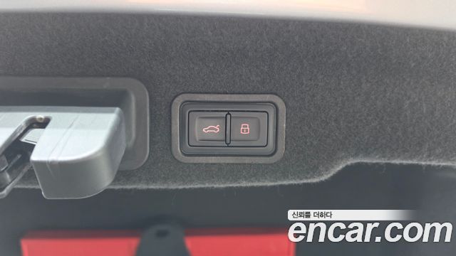 Audi A8 2015 — photo 19