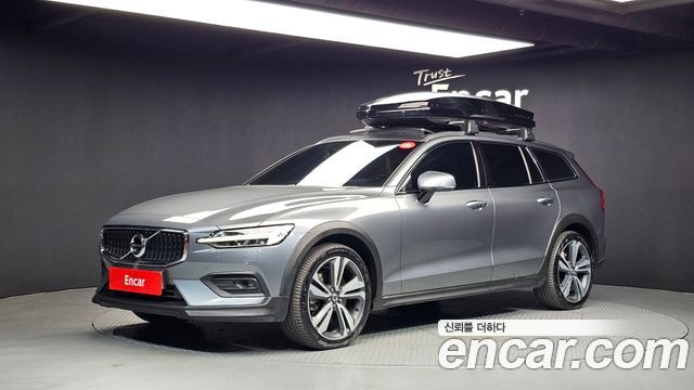 Volvo V60 2019 — photo 1