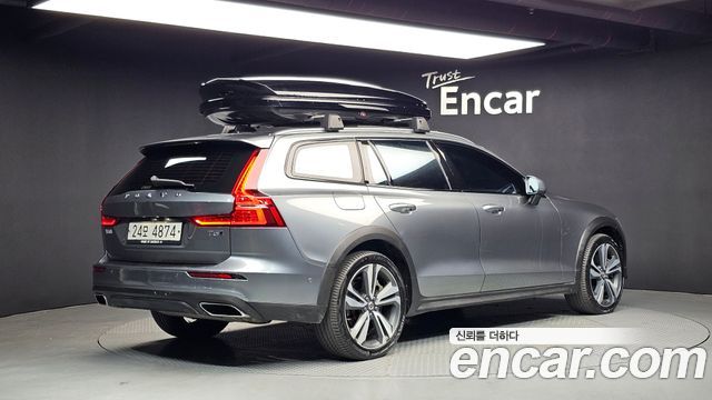 Volvo V60 2019 — photo 2