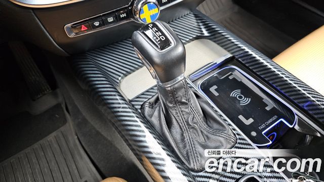 Volvo V60 2019 — photo 9