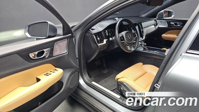 Volvo V60 2019 — photo 10
