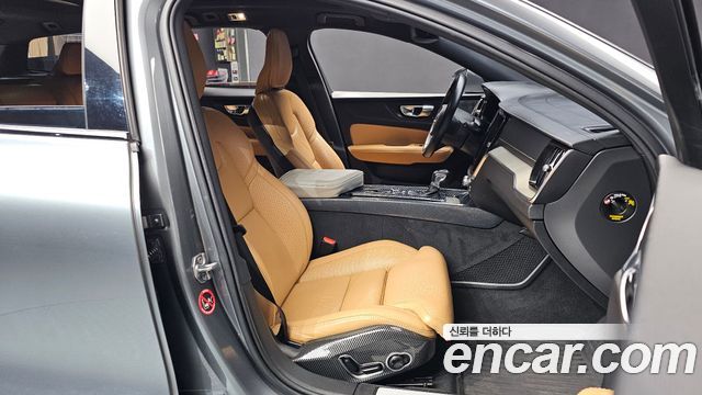 Volvo V60 2019 — photo 12