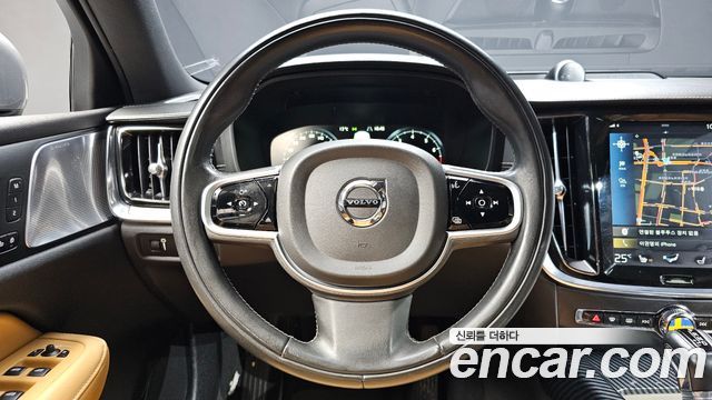 Volvo V60 2019 — photo 13