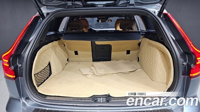 Volvo V60 2019 — photo 20