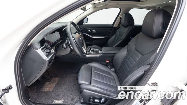 BMW 3-Series 2022 — photo 10