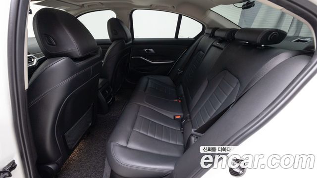 BMW 3-Series 2022 — photo 11