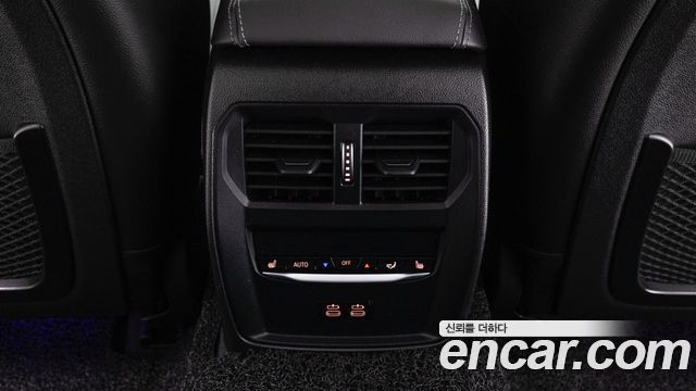 BMW 3-Series 2022 — photo 17