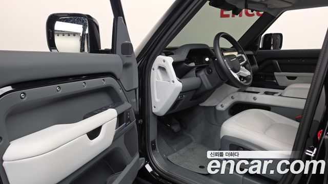 Land Rover Defender 2026 — photo 10