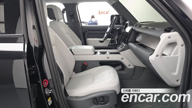 Land Rover Defender 2026 — photo 11