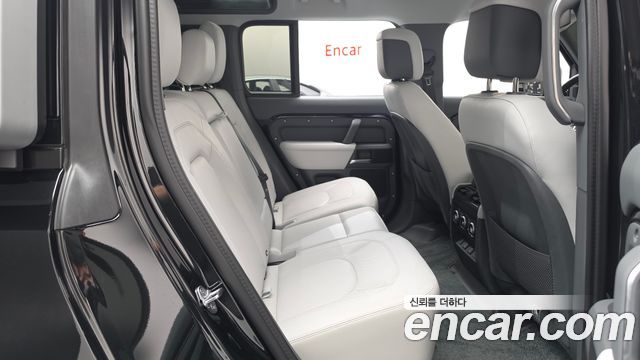 Land Rover Defender 2026 — photo 12