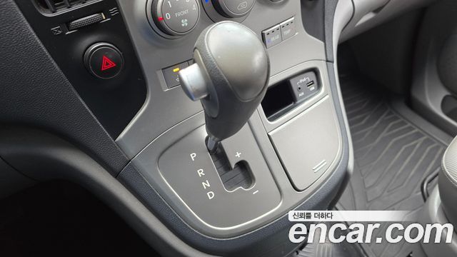 Hyundai Starex 2012 — photo 9