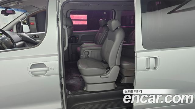 Hyundai Starex 2012 — photo 11