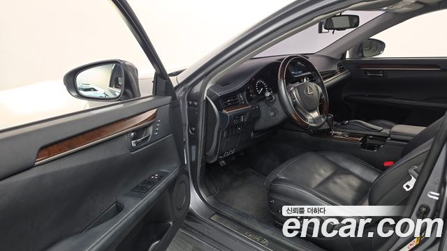 Lexus ES 2015 — photo 10