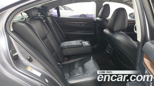 Lexus ES 2015 — photo 12