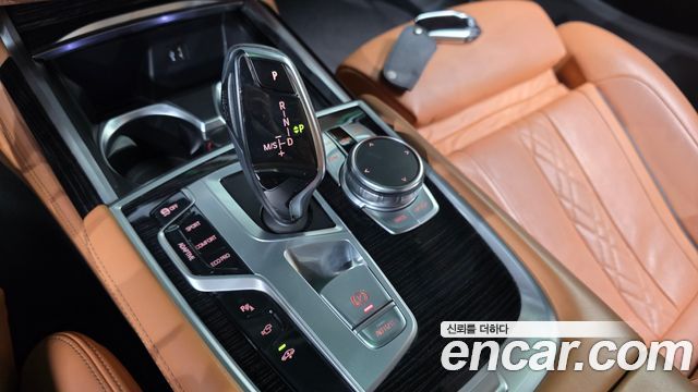 BMW 7-Series 2019 — photo 12