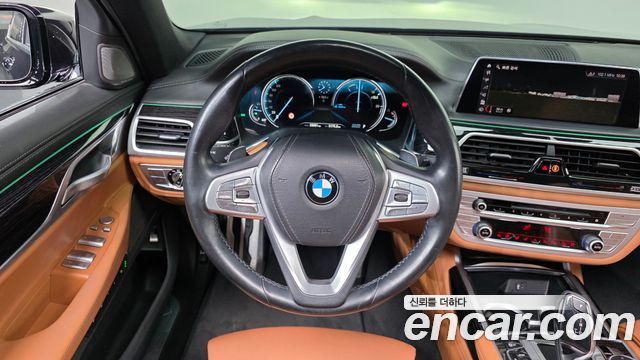 BMW 7-Series 2019 — photo 19
