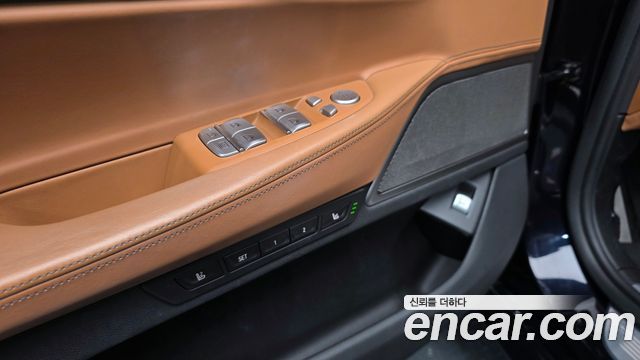 BMW 7-Series 2019 — photo 26