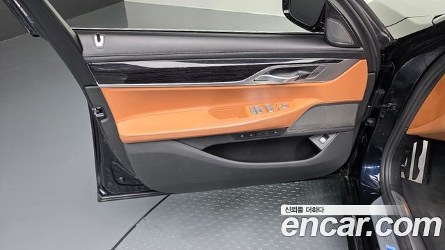BMW 7-Series 2019 — photo 14