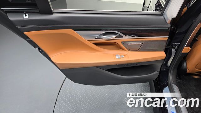 BMW 7-Series 2019 — photo 15