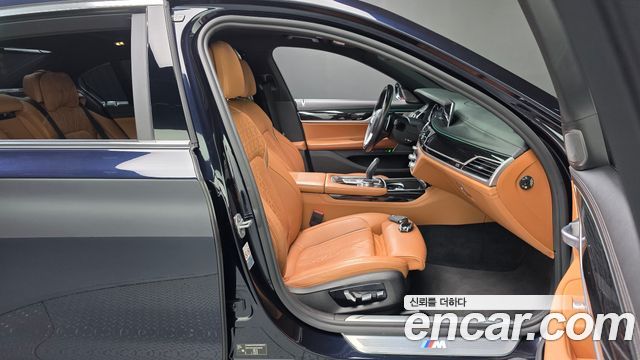 BMW 7-Series 2019 — photo 16