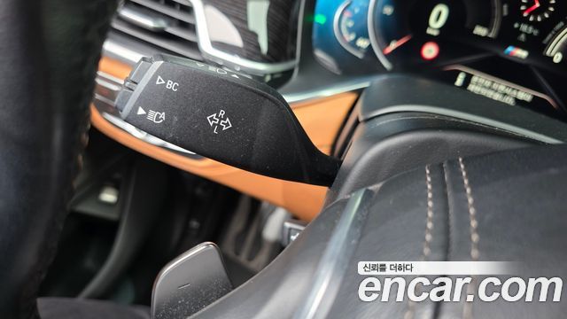 BMW 7-Series 2019 — photo 28
