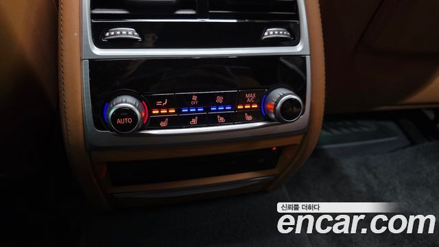 BMW 7-Series 2019 — photo 29