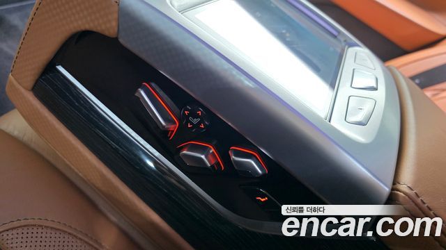BMW 7-Series 2019 — photo 30
