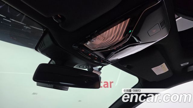 BMW 7-Series 2019 — photo 31