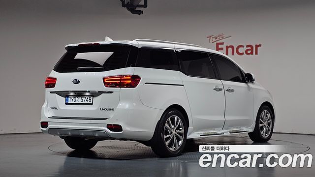 Kia Canival 2019 — photo 2