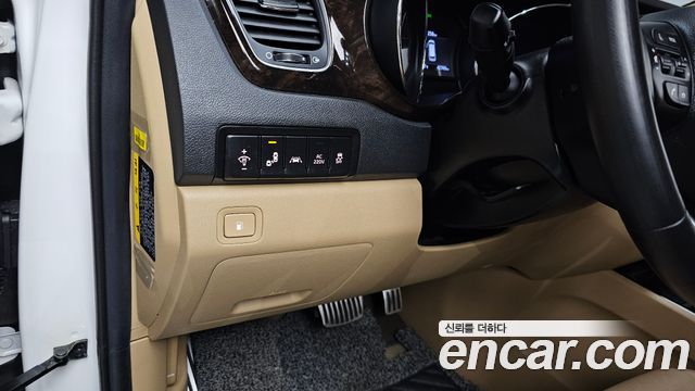 Kia Canival 2019 — photo 22