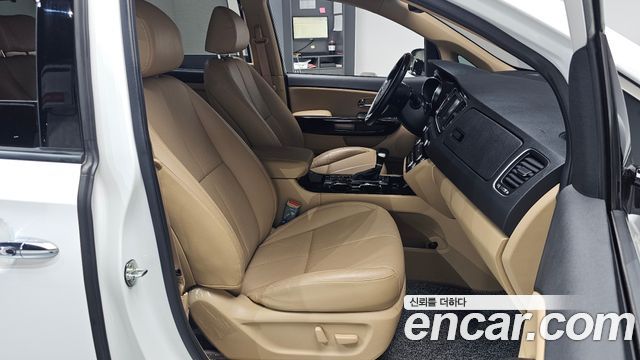 Kia Canival 2019 — photo 16